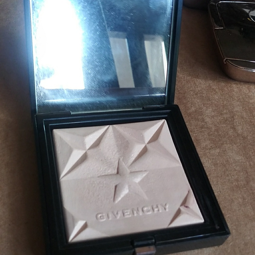 Givenchy Highlighter - Picture 2 of 4